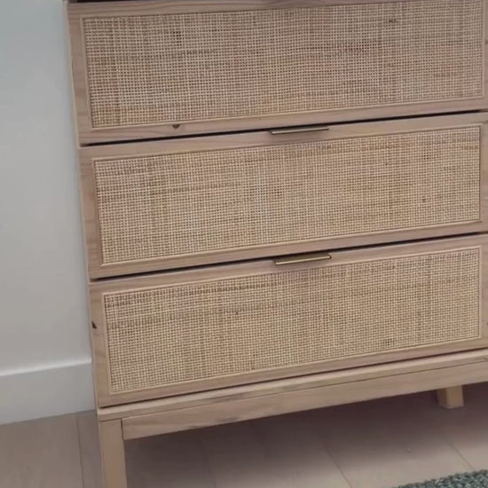 Close-up video of carter forest handcrafted marled green wool and jute bouclé rug